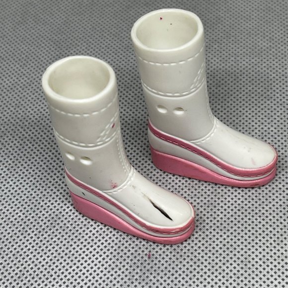 MGA Bratz Doll Pair Feet Shoes White Boots Pink Stripe Sole - Picture 3 of 3